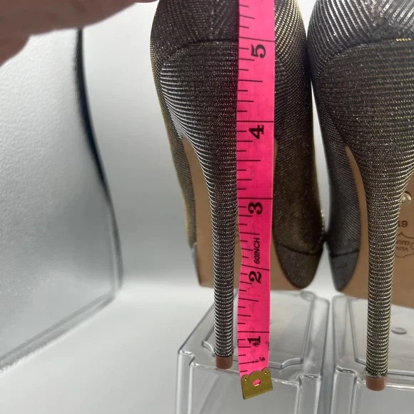 Charles David Vacci Silver Pumps sz 6 1/2 - Picture 9 of 10